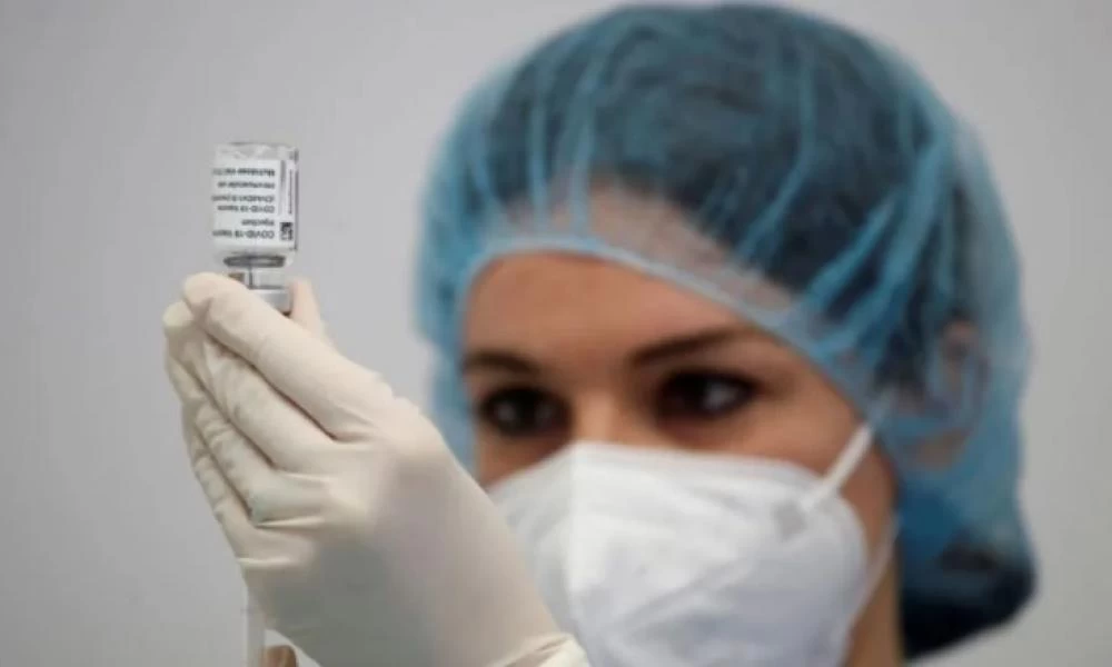 Κορονοϊός: "Σπιντάρουν" οι εμβολιασμοί με 75.000 νέα ραντεβού